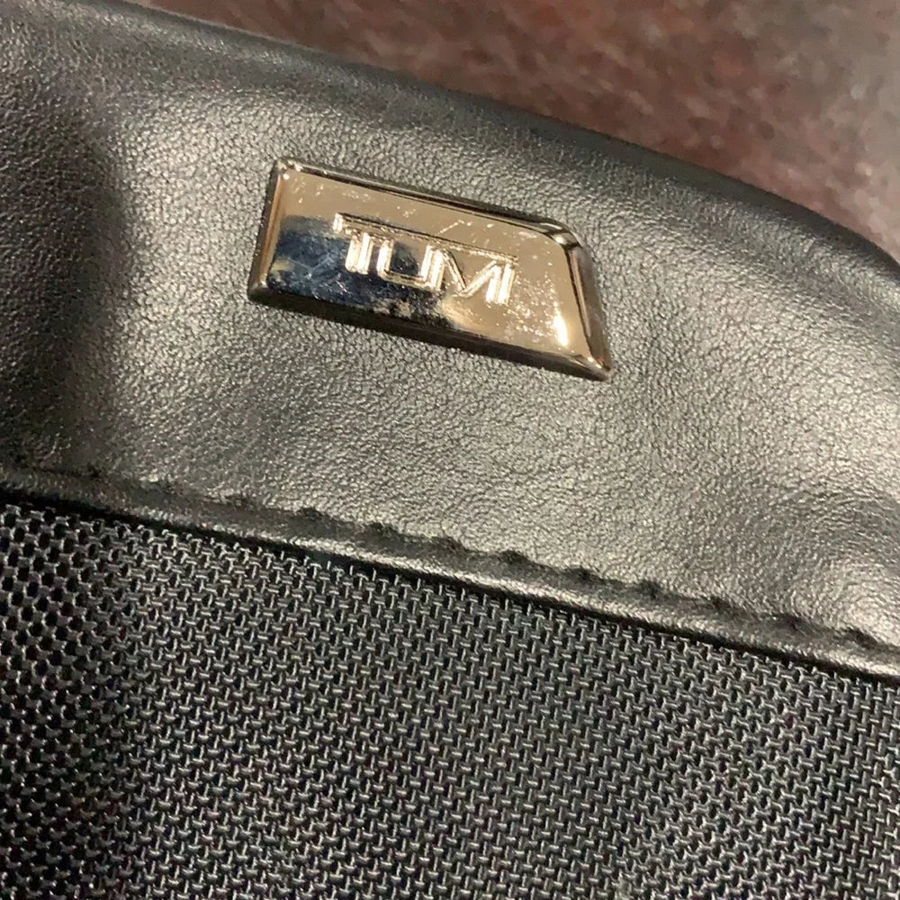 EUC TUMI toiletry bag black